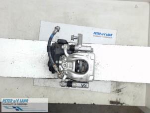 Używane Zacisk hamulcowy prawy tyl Nissan Qashqai (J11) 1.6 dCi All Mode 4x4-i Cena € 170,00 Procedura marży oferowane przez Autodemontage van de Laar