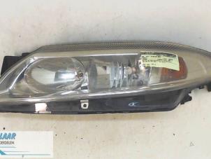 Begagnade Strålkastare, vänster Renault Laguna II Grandtour (KG) 1.8 16V Pris € 35,00 Marginaltabell erbjuds av Autodemontage van de Laar