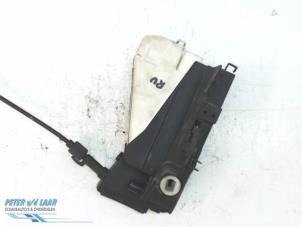 Begagnade Dörrlåsmekanism, 4-dörrars, höger fram Volkswagen Sharan (7M8/M9/M6) Pris € 50,00 Marginaltabell erbjuds av Autodemontage van de Laar