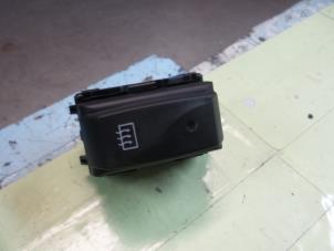 Begagnade Uppvärmningsbrytare, bakruta Renault Trafic (1FL/2FL/3FL/4FL) 1.6 dCi 125 Twin Turbo Pris € 10,00 Marginaltabell erbjuds av Autodemontage van de Laar