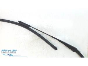 Gebruikte Ruitenwisserarm voor Dacia Sandero II 1.5 dCi 90 Prijs € 20,00 Margeregeling aangeboden door Autodemontage van de Laar