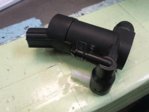 Begagnade Pump, vindrutespolare Volvo V50 (MW) 1.6 D 16V Pris € 15,00 Marginaltabell erbjuds av Autodemontage van de Laar
