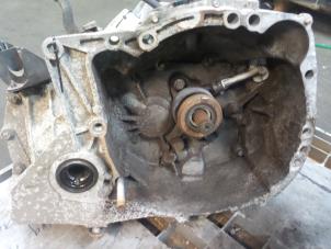 Begagnade Växellåda Renault Clio III (BR/CR) 1.2 16V 75 Pris € 500,00 Marginaltabell erbjuds av Autodemontage van de Laar