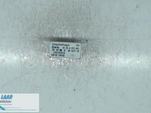 Gebruikte Module elektrische spiegel Mini Mini (R56) 1.6 16V Cooper Prijs € 30,00 Margeregeling aangeboden door Autodemontage van de Laar