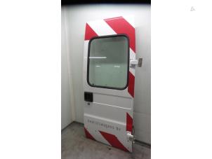 Begagnade Bakdörr, 4-dörrars, höger Fiat Ducato (243/244/245) 2.8 JTD 15 Pris € 200,00 Marginaltabell erbjuds av Autodemontage van de Laar