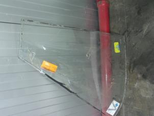 Begagnade Extra fönster, 2-dörrars, vänster fram Fiat Ducato (230/231/232) 2.5 TDI Pris € 60,00 Marginaltabell erbjuds av Autodemontage van de Laar