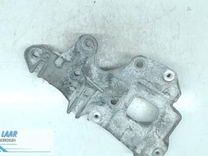 Używane Wspornik silnika Renault Kadjar (RFEH) 1.5 Blue dCi Cena na żądanie oferowane przez Autodemontage van de Laar