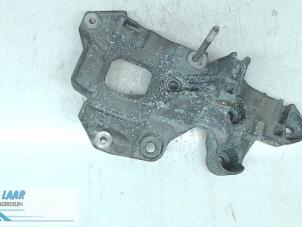 Używane Wspornik silnika Renault Megane IV Estate (RFBK) 1.5 Energy dCi 115 Cena na żądanie oferowane przez Autodemontage van de Laar