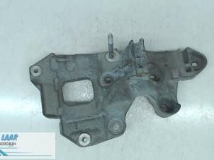 Używane Wspornik silnika Renault Megane IV Estate (RFBK) 1.5 Energy dCi 115 Cena na żądanie oferowane przez Autodemontage van de Laar