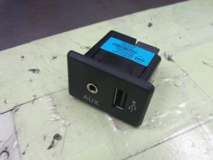 Używane Zlacze multimedialne Nissan Pulsar (C13) 1.2 DIG-T 16V Cena na żądanie oferowane przez Autodemontage van de Laar