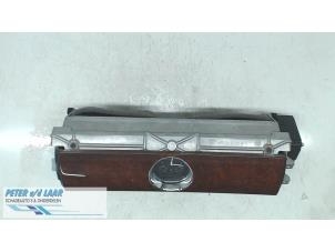 Begagnade Klocka Volkswagen Phaeton (3D) 3.0 V6 TDI 24V 4Motion Pris på förfrågan erbjuds av Autodemontage van de Laar