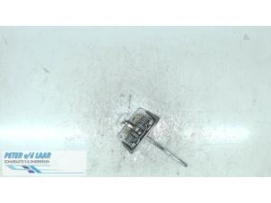 Begagnade Dörrstopp, 4-dörrars, höger bak Audi A2 (8Z0) 1.4 16V Pris € 25,00 Marginaltabell erbjuds av Autodemontage van de Laar