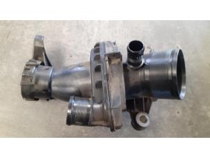 Begagnade Turborör Renault Trafic (1FL/2FL/3FL/4FL) 1.6 dCi 125 Twin Turbo Pris € 50,00 Marginaltabell erbjuds av Autodemontage van de Laar