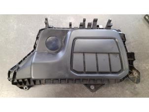 Begagnade Vipparmskåpa Renault Trafic (1FL/2FL/3FL/4FL) 1.6 dCi 125 Twin Turbo Pris € 50,00 Marginaltabell erbjuds av Autodemontage van de Laar