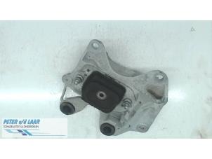 Używane Wspornik silnika Renault Laguna Coupé (DT) 2.0 dCi 16V 150 Cena na żądanie oferowane przez Autodemontage van de Laar