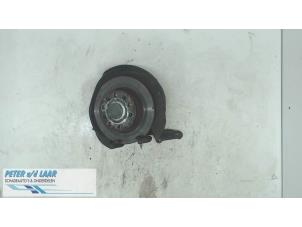 Gebruikte Fusee links-achter Volkswagen Golf VI (5K1) 1.6 TDI 16V Prijs € 100,00 Margeregeling aangeboden door Autodemontage van de Laar