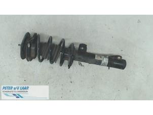 Gebruikte Mac Phersonpoot rechts-voor Mini Mini (R56) 1.6 16V Cooper Prijs € 70,00 Margeregeling aangeboden door Autodemontage van de Laar