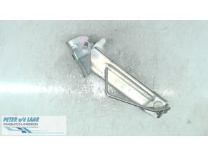 Gebruikte Krik Renault Clio III Estate/Grandtour (KR) 1.5 dCi FAP Prijs € 25,00 Margeregeling aangeboden door Autodemontage van de Laar