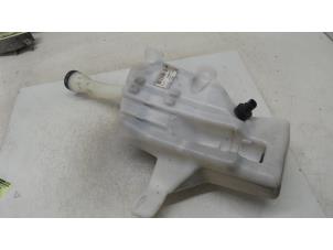 Gebruikte Ruitensproeiertank voor Opel Insignia 1.8 16V Ecotec Prijs € 25,00 Margeregeling aangeboden door Autodemontage van de Laar