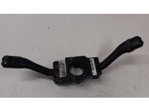 Gebruikte Combischakelaar Stuurkolom Volkswagen Passat Variant (3B6) 2.0 20V Prijs € 50,00 Margeregeling aangeboden door Autodemontage van de Laar