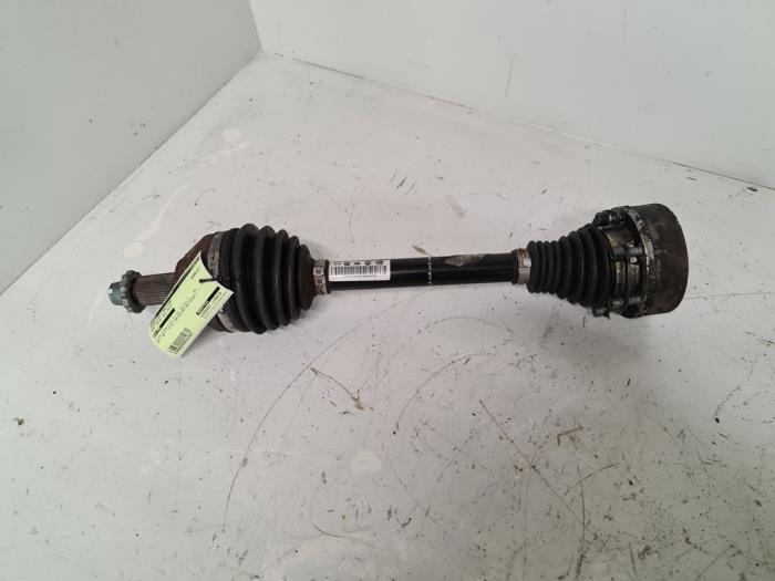 Drivaxel, vänster fram från en Seat Ibiza IV (6J5) 1.2 TDI Ecomotive 2010