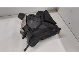 Gebruikte Luchtfilterhuis Audi A4 Avant (B8) 2.0 TFSI 16V Prijs € 70,00 Margeregeling aangeboden door Autodemontage van de Laar