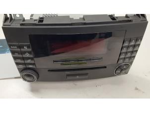 Begagnade Radio Mercedes A (W169) 2.0 A-160 CDI 16V Pris € 80,00 Marginaltabell erbjuds av Autodemontage van de Laar
