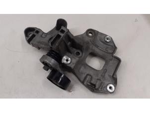 Używane Wspornik silnika Renault Kadjar (RFEH) 1.3 TCE 140 FAP 16V Cena na żądanie oferowane przez Autodemontage van de Laar