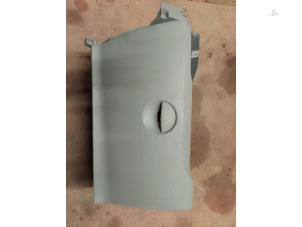 Używane Schowek w desce rozdzielczej Renault Kangoo Cena € 25,00 Procedura marży oferowane przez Autodemontage van de Laar