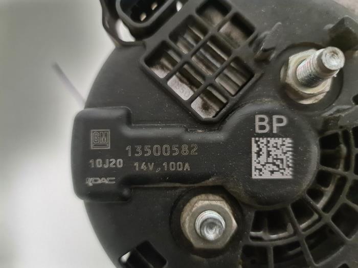 Dynamo från en Opel Astra J (PC6/PD6/PE6/PF6) 1.4 Turbo 16V 2012