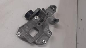 Używane Wspornik silnika Renault Kadjar (RFEH) 1.5 Blue dCi Cena € 50,00 Procedura marży oferowane przez Autodemontage van de Laar