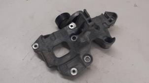 Używane Wspornik silnika Renault Kadjar Cena na żądanie oferowane przez Autodemontage van de Laar