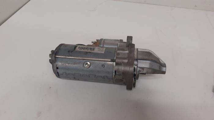 Startmotor från en Mercedes-Benz C Combi (S203) 2.7 C-270 CDI 20V 2002