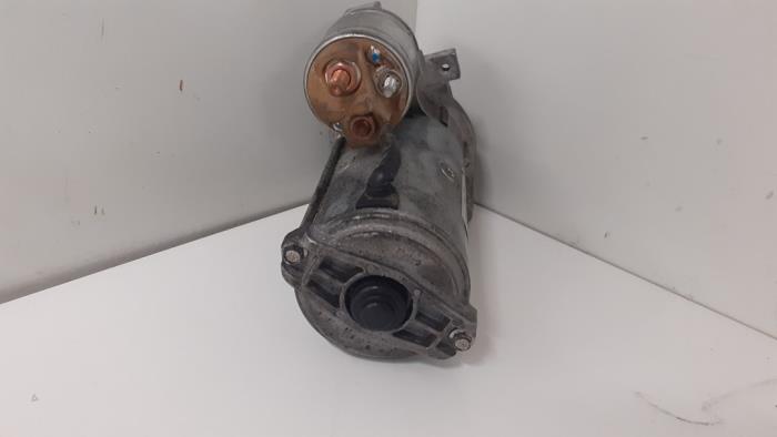 Startmotor från en Mercedes-Benz C Combi (S203) 2.7 C-270 CDI 20V 2002