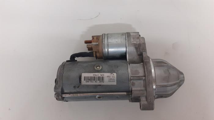Startmotor från en Mercedes-Benz C Combi (S203) 2.7 C-270 CDI 20V 2002