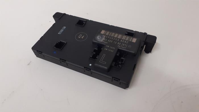Deur module van een Mercedes-Benz C Combi (S203) 2.7 C-270 CDI 20V 2002