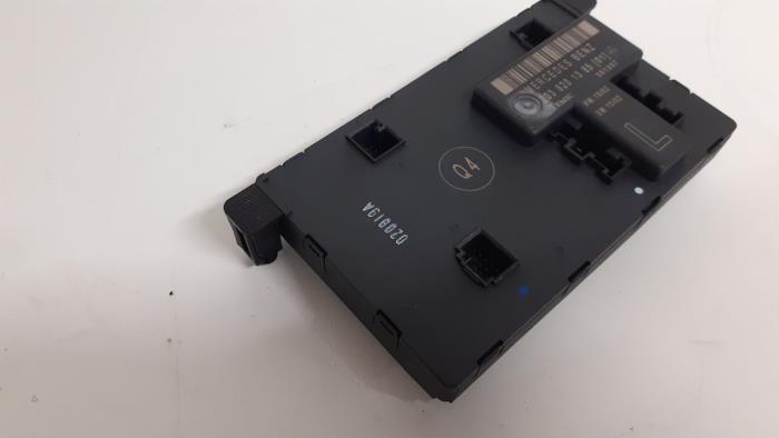 Deur module van een Mercedes-Benz C Combi (S203) 2.7 C-270 CDI 20V 2002