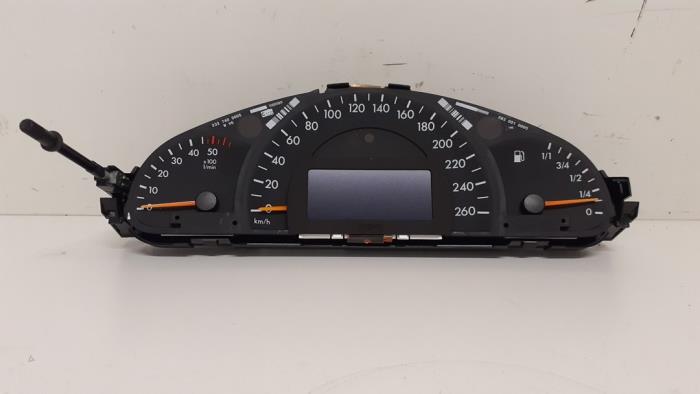 Vägmätare KM från en Mercedes-Benz C Combi (S203) 2.7 C-270 CDI 20V 2002