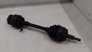 Gebruikte Aandrijfas links-voor Volkswagen Transporter T5 2.5 TDi Prijs € 50,00 Margeregeling aangeboden door Autodemontage van de Laar