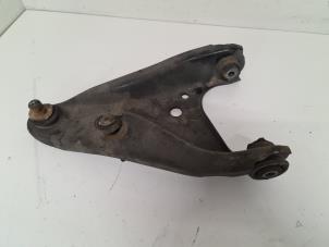 Begagnade Främre gaffelben, vänster Dacia Dokker Pris € 60,00 Marginaltabell erbjuds av Autodemontage van de Laar