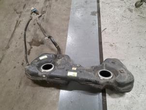 Begagnade Tank BMW 1 serie (E88) 118i 16V Pris € 175,00 Marginaltabell erbjuds av Autodemontage van de Laar