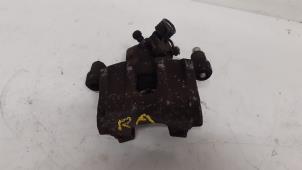 Begagnade Bakre bromsok, höger Ford Focus 3 Wagon 1.6 SCTi 16V Pris € 50,00 Marginaltabell erbjuds av Autodemontage van de Laar