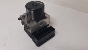 Używane Pompa ABS Volkswagen Touran (1T3) 1.6 TDI 16V Cena € 200,00 Procedura marży oferowane przez Autodemontage van de Laar