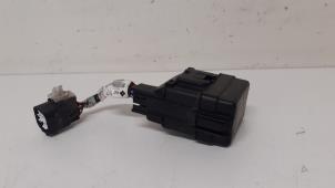 Gebruikte Zekeringkast Mitsubishi Outlander (GF/GG) 2.0 16V PHEV 4x4 Prijs € 75,00 Margeregeling aangeboden door Autodemontage van de Laar