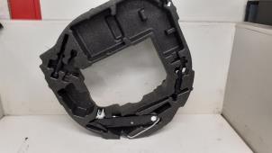 Begagnade Domkraftsset Audi A1 (8X1/8XK) 1.6 TDI 16V Pris € 75,00 Marginaltabell erbjuds av Autodemontage van de Laar