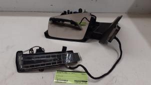 Używane Obudowa lusterka lewego Mercedes A (W176) 1.6 A-180 16V Cena € 75,00 Procedura marży oferowane przez Autodemontage van de Laar