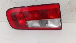 Begagnade Baklykta, vänster Renault Laguna II (BG) 1.6 16V Pris € 35,00 Marginaltabell erbjuds av Autodemontage van de Laar
