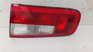 Begagnade Baklykta, höger Renault Laguna II (BG) 1.6 16V Pris € 35,00 Marginaltabell erbjuds av Autodemontage van de Laar
