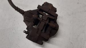 Gebruikte Remklauw (Tang) links-achter Mercedes C (W203) 2.2 C-220 CDI 16V Prijs € 35,00 Margeregeling aangeboden door Autodemontage van de Laar