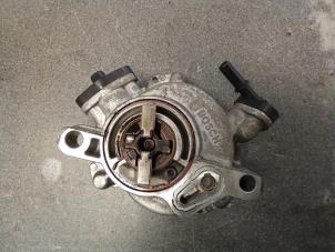 Begagnade Vakuumpump (diesel) Ford Focus 3 Wagon 1.6 TDCi 115 Pris € 50,00 Marginaltabell erbjuds av Autodemontage van de Laar
